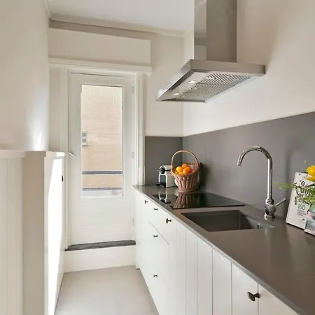 Huswell - Stylish At The Zeedijk Of Apartment Knokke-Heist