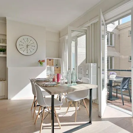 Huswell - Stylish At The Zeedijk Of Apartment Knokke-Heist
