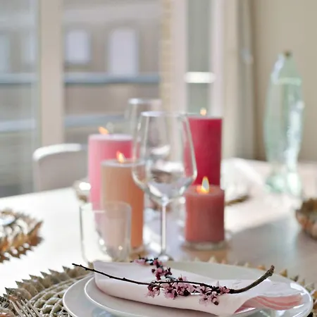 Huswell - Stylish At The Zeedijk Of Apartment